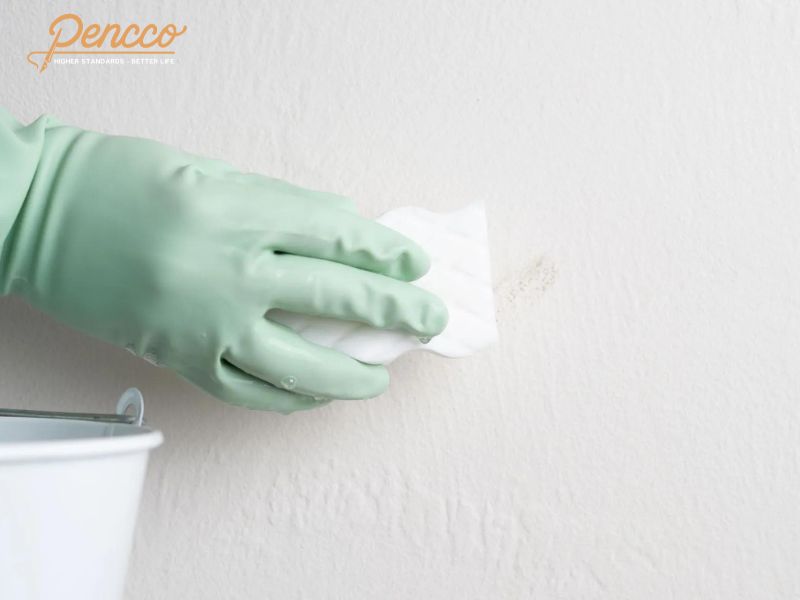 làm sạch bề mặt tường trước khi tự sơn tường nhà