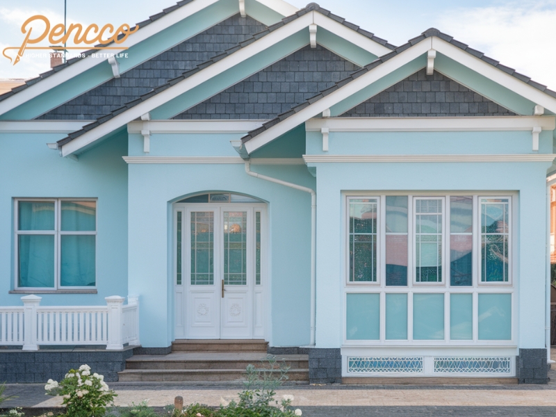 Màu xanh dương nhạt kết hợp khung cửa trắng mang đến sự thư giãn và sang trọng