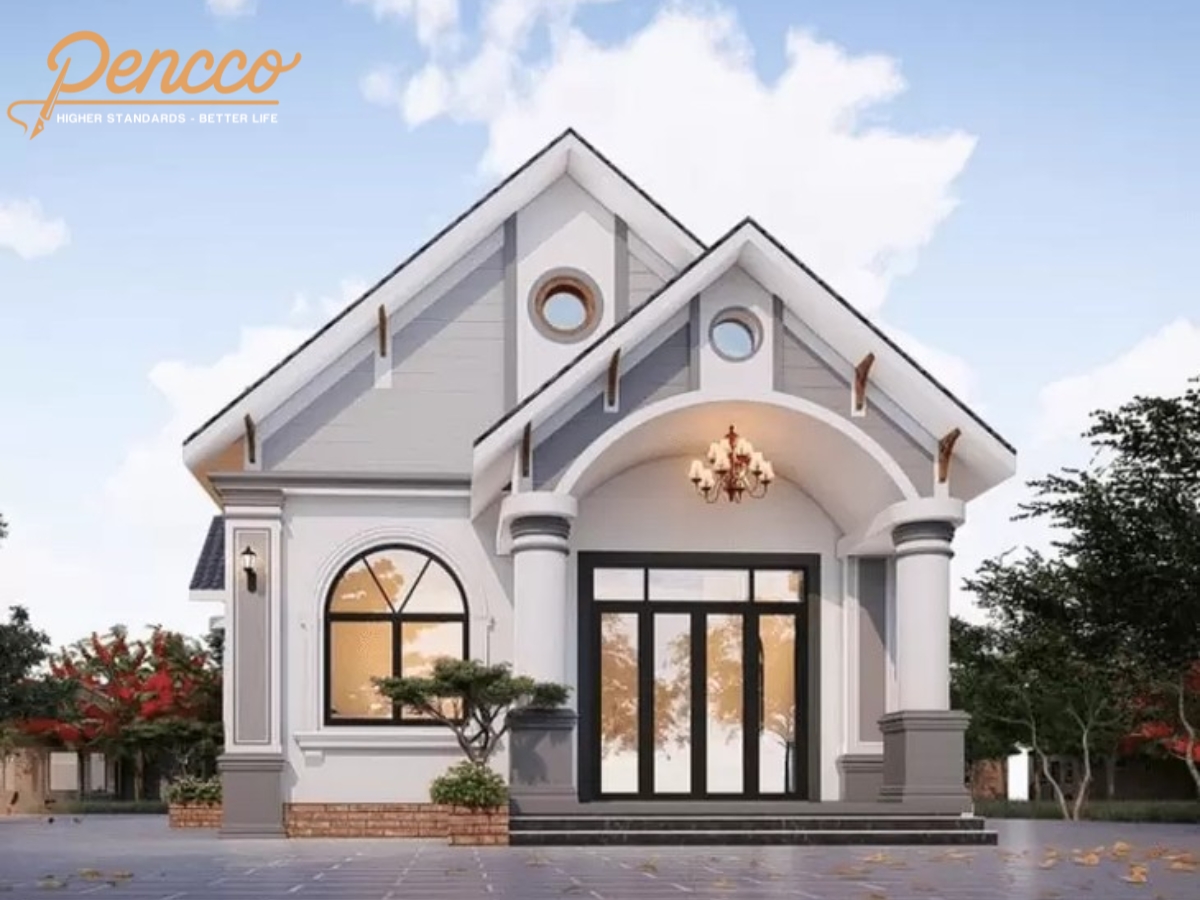 Ngôi nhà mái Thái thiết kế đối xứng với cột trụ vững chắc và cửa sổ lớn.