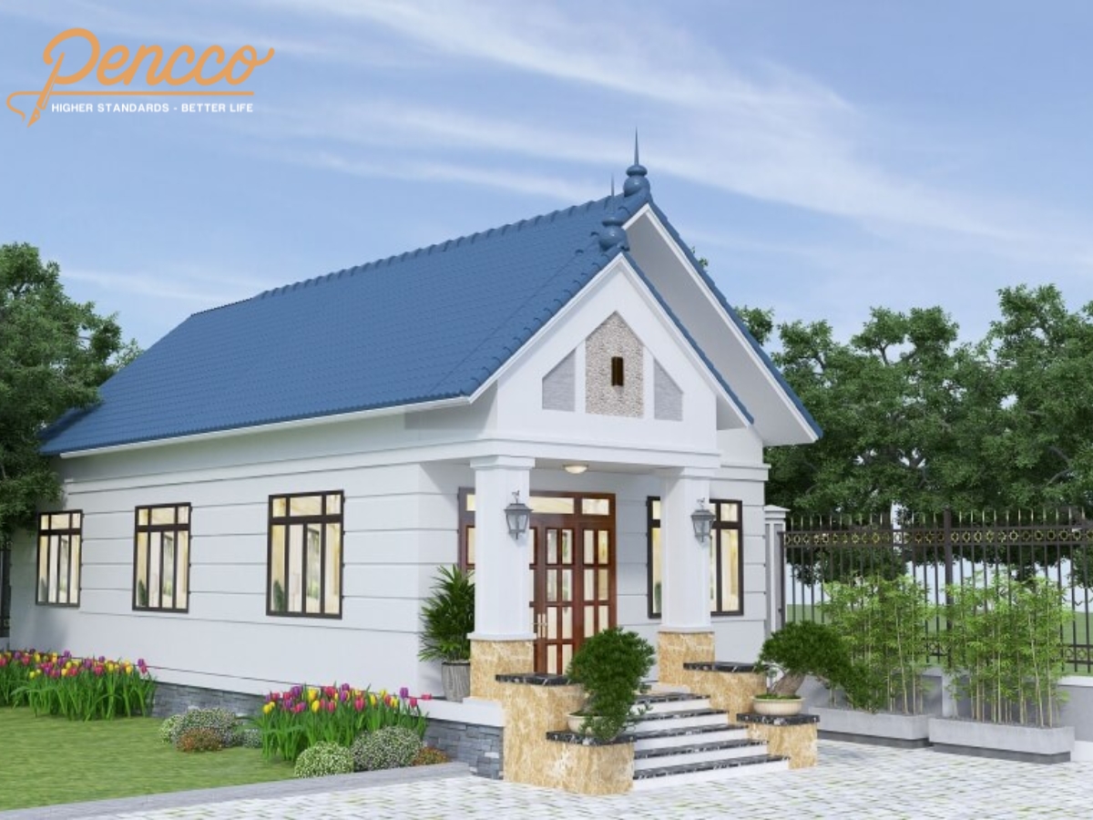 Ngôi nhà mái Thái truyền thống với mái ngói xanh và cổng vào cột đá.
